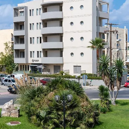 Icarus Apartahotel 2*