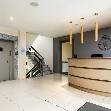 Icarus Apartahotel 2*