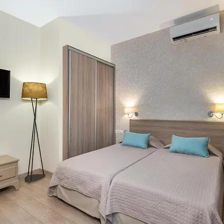 Icarus Apartahotel 2*